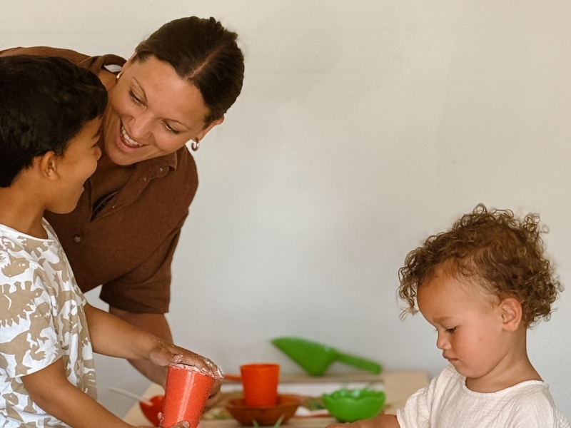 Mum and toddler enjoying Messy Me & Mamma sensory class